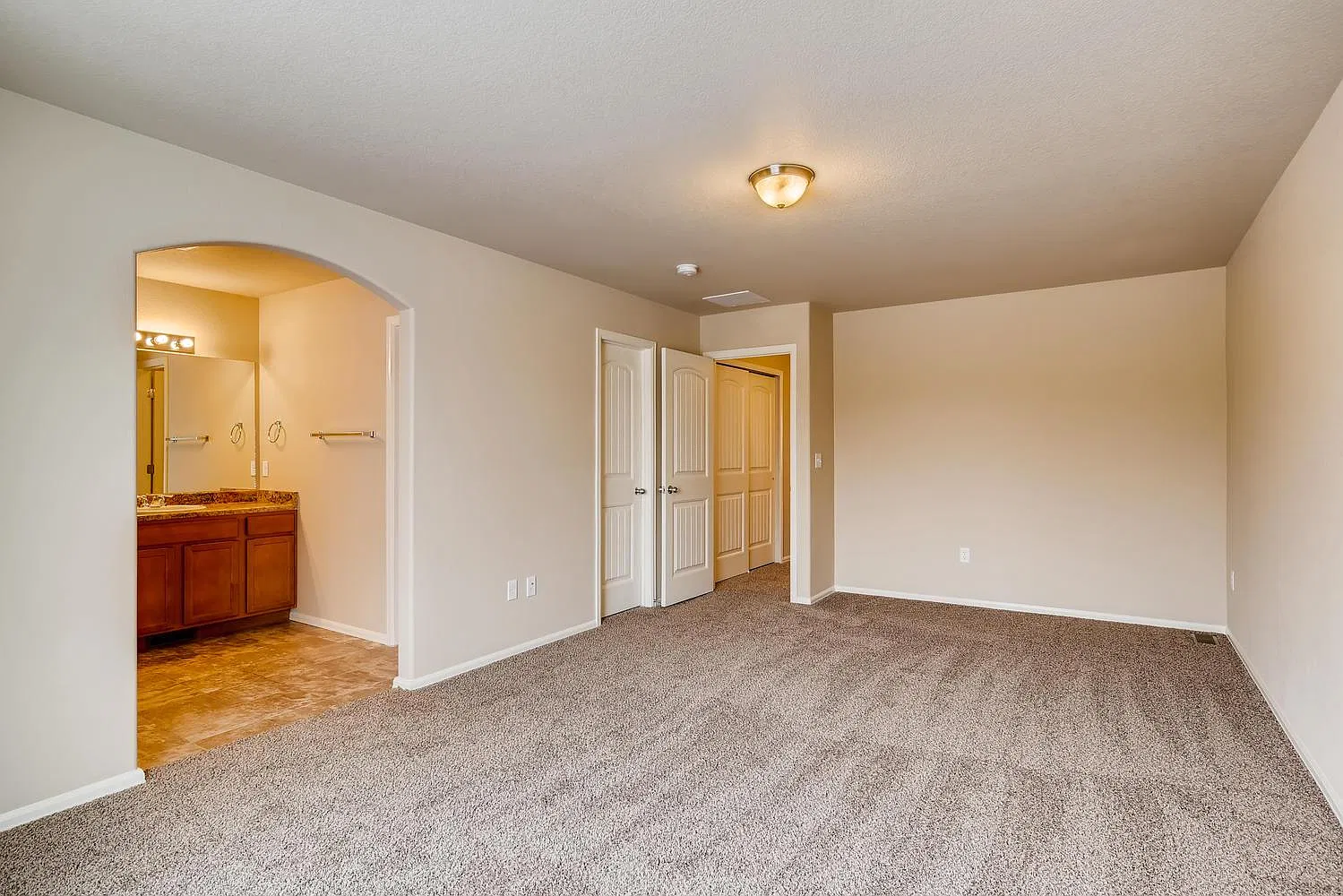 3 bed, 2.5 bath, 1606 sqft, $1,950 — Photo 2