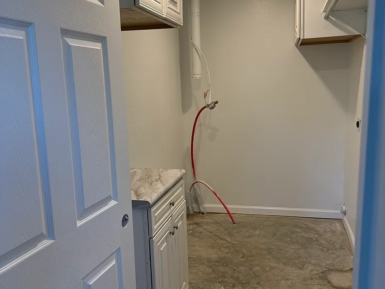 719 Hopkins St — Photo 24