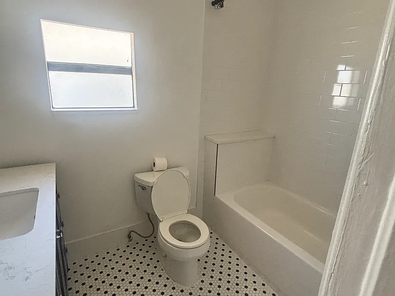 602 N Grosse Ave — Photo 4