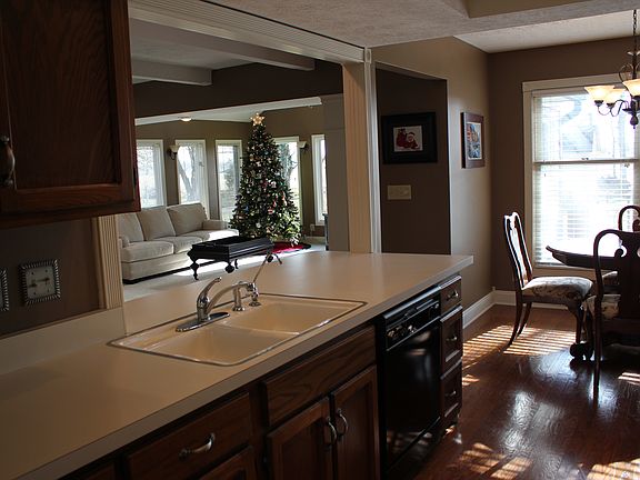 4th image of 201 Oak Boulevard South Dr