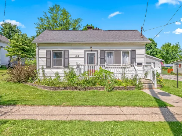 35 Pleasant St, Quincy, MI 49082