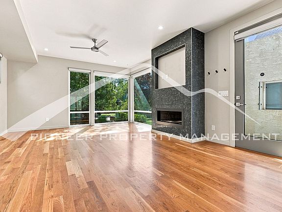 4th image of 3625 Mariposa St