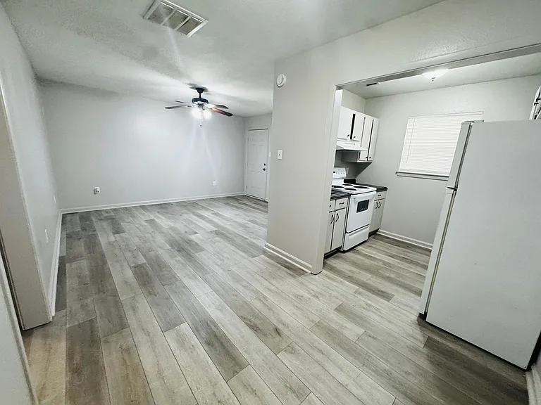 2875 Iowa St — Photo 6