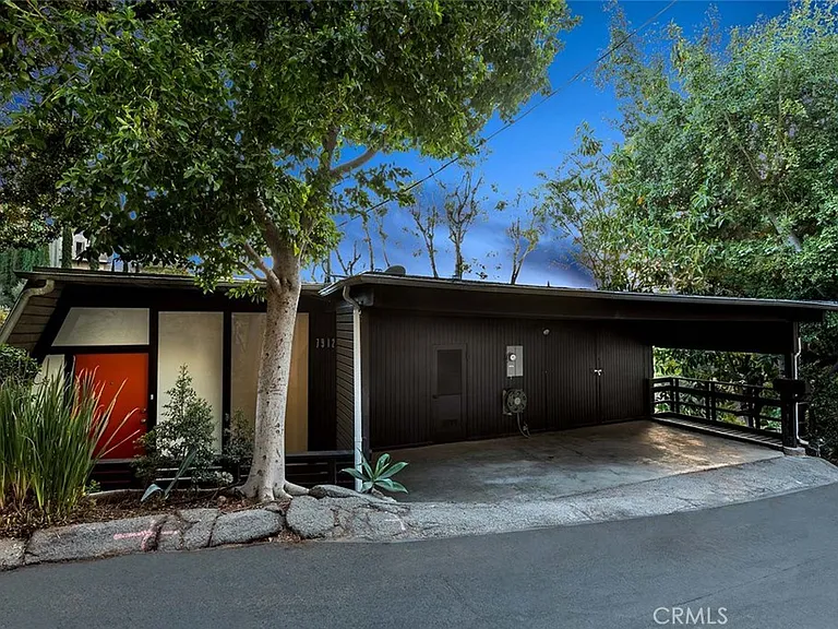 7912 Willow Glen Rd — Photo 1