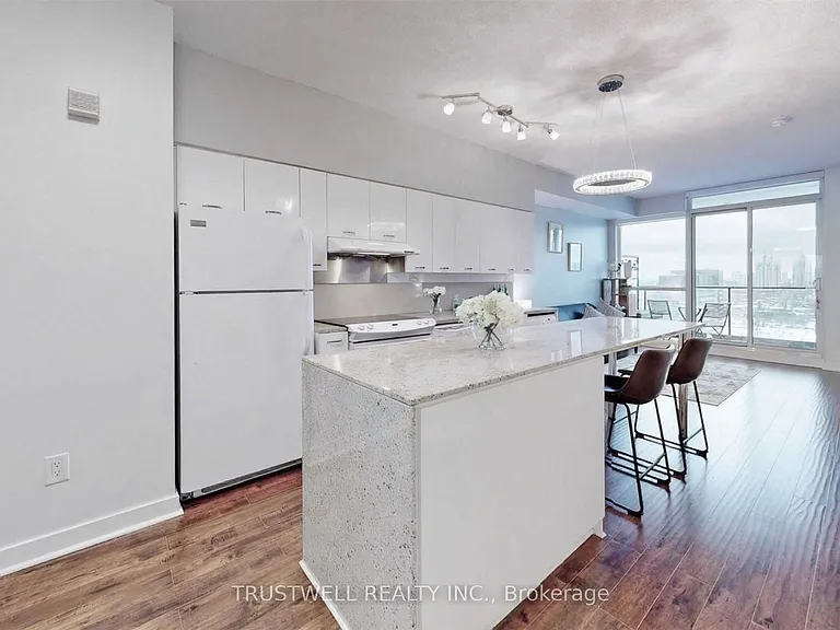 33 Singer Ct #2808 — Photo 3