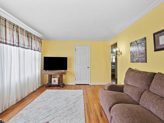 5th image of 771 Crescent Dr