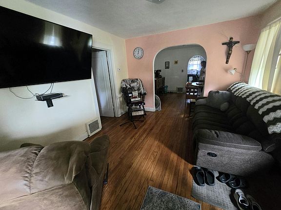 4th image of 3701 Alabama St