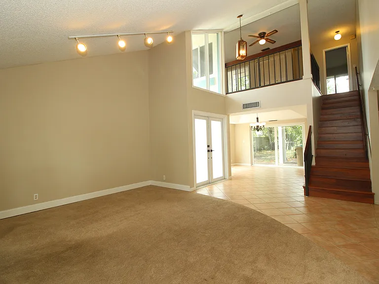 8321 SW 39th Ct — Photo 5