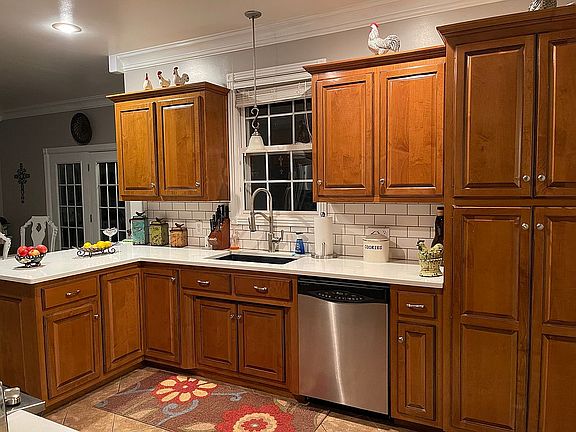 5th image of 1304 Phelps Ave