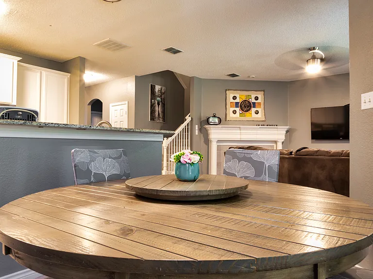 9805 Cliffside Dr — Photo 3