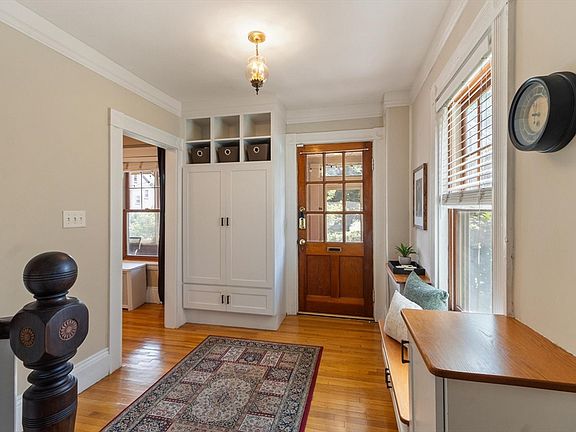 3rd image of 188 Florence St
