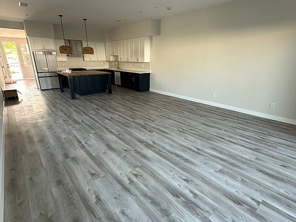 3rd image of 178 Dahlia Ave