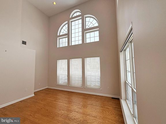 5th image of 25 Grand Banks Cir