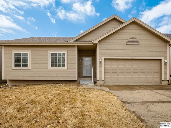 18634 L Cir, Omaha, NE 68135
