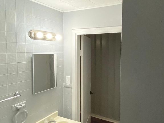 5th image of 2201 Griffiths Ave APT 1