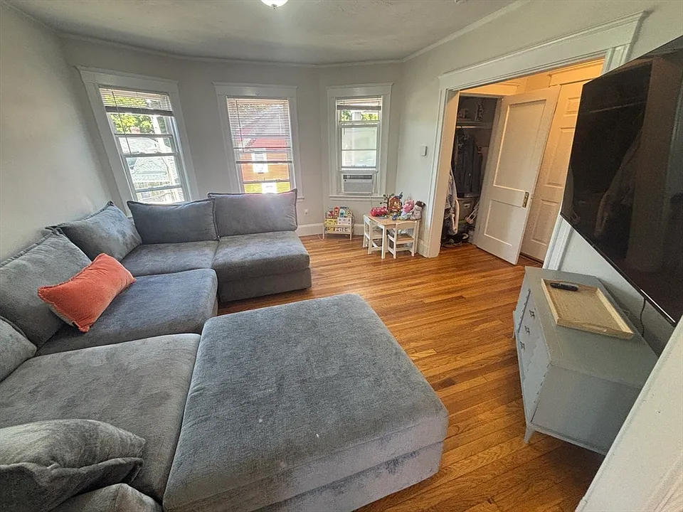 133 Wrentham St #3