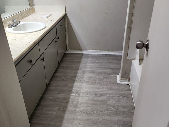 4th image of 211 W Muskogee St #106