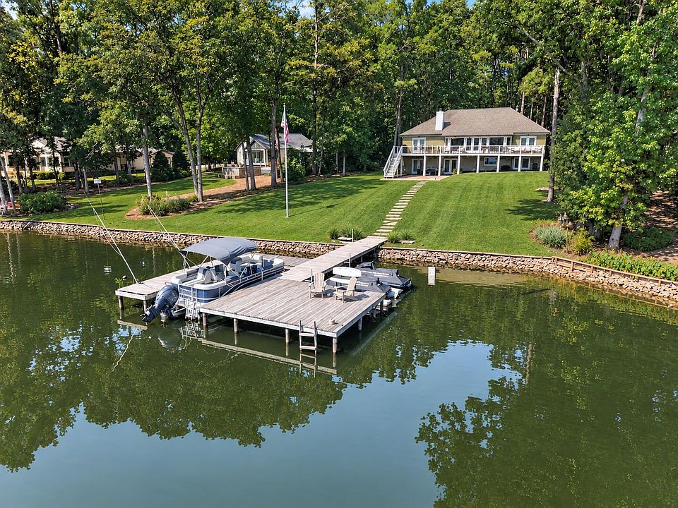 1st image of 108 Phoenix Dr
