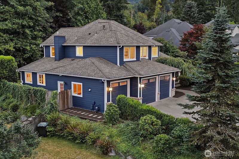 2nd image of 1110 Hemlock Avenue SW