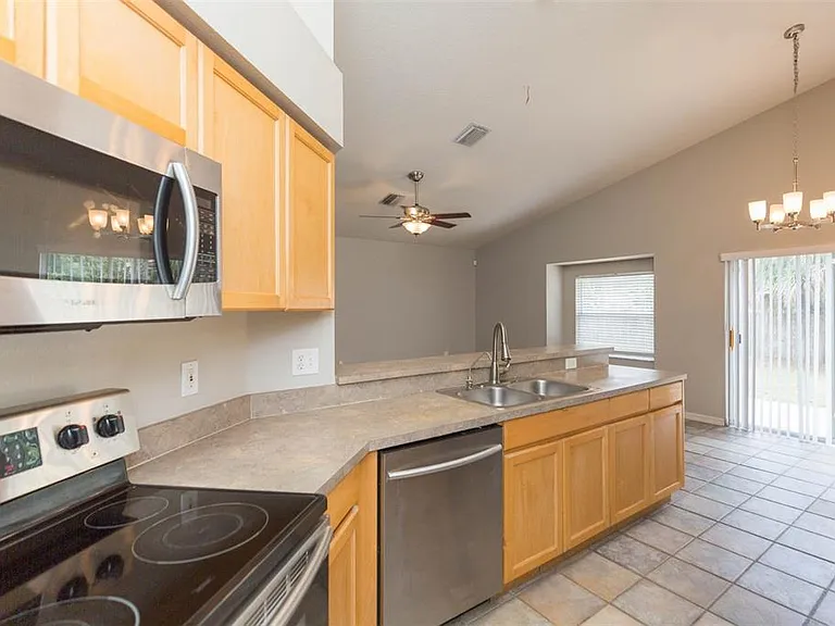 4550 Roundview Ct — Photo 13