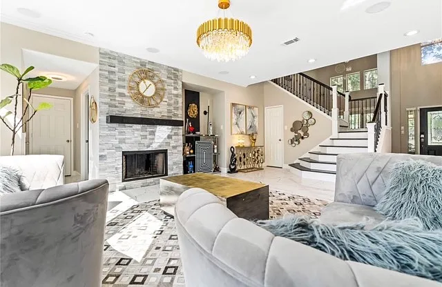 4 bed, 2.5 bath, 3147 sqft, $8,500 — Photo 3