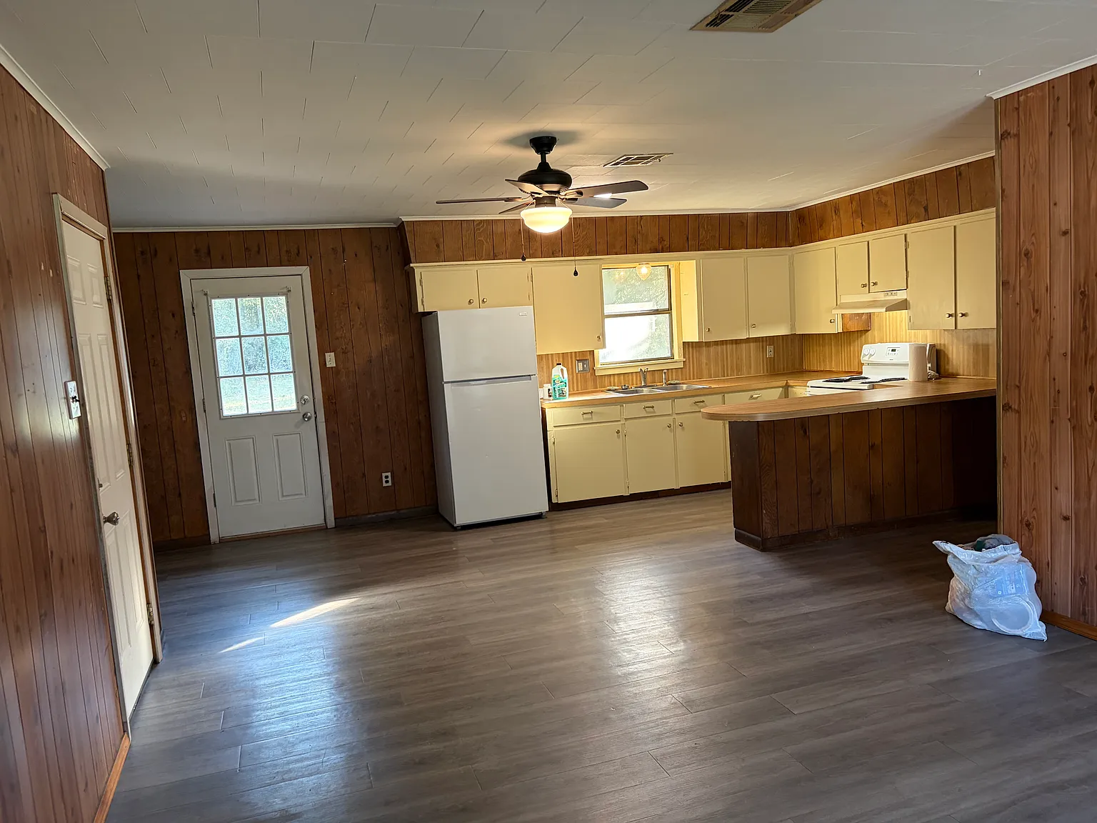 233 Brockton Dr — Photo 4