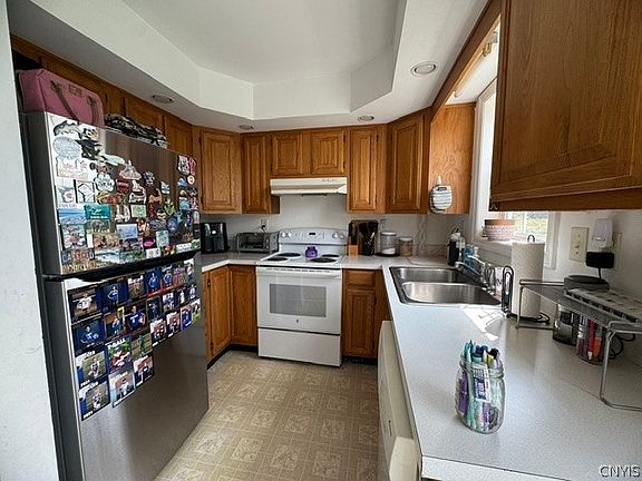 2nd image of 707 Ridge Rd