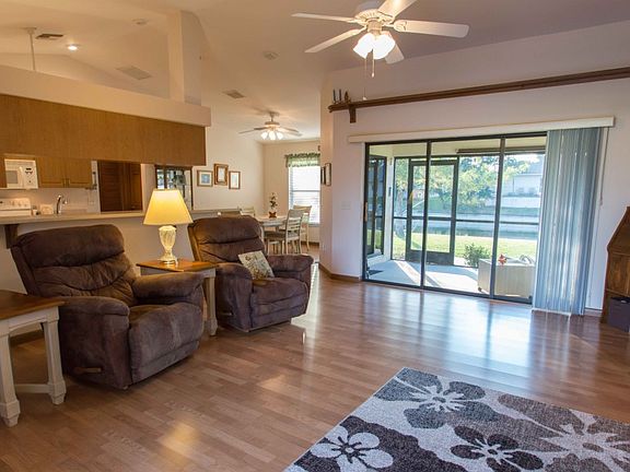 3rd image of 614 SE 8th Pl