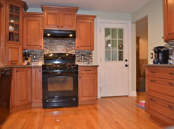 3rd image of 8 Woodland Dr