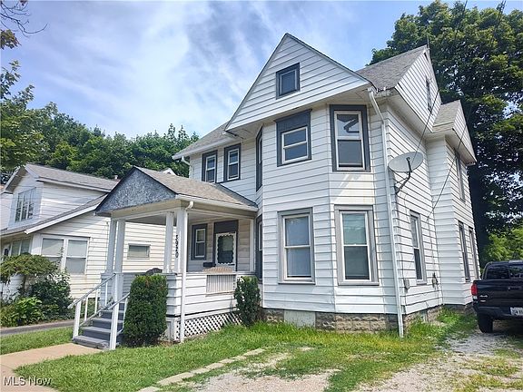 4th image of 3920 Lake Ave