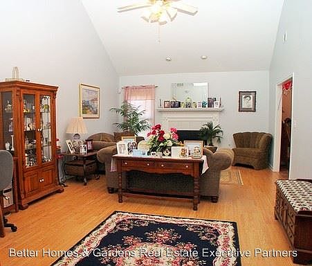 2nd image of 369 Farmington Dr