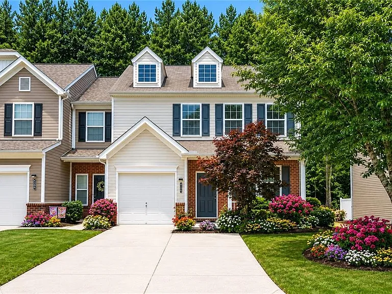 559 Windstone Trl — Photo 1