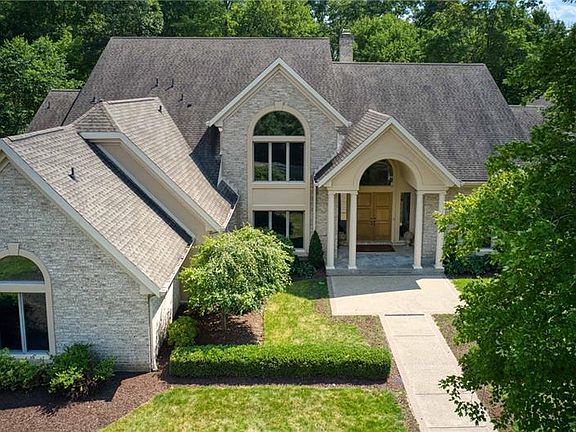 3rd image of 104 Quail Hollow Ln