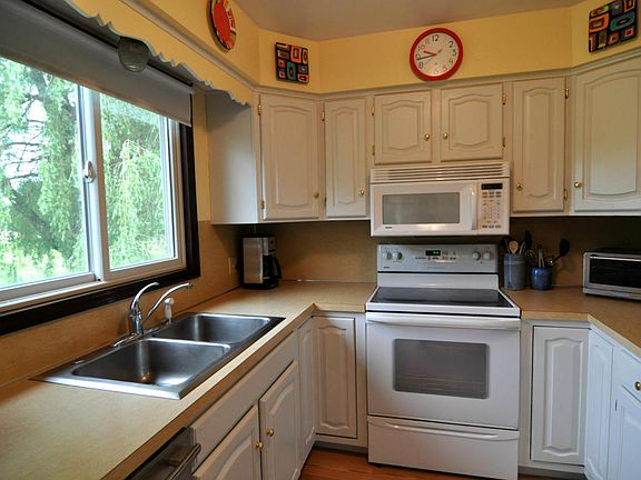 5th image of 3882 62nd St