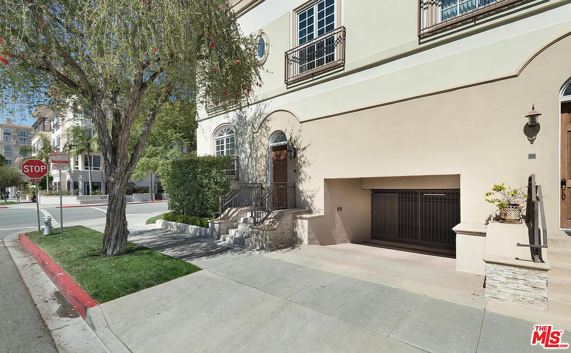 3 bed, 3.5 bath, 2077 sqft, $13,000 — Photo 2