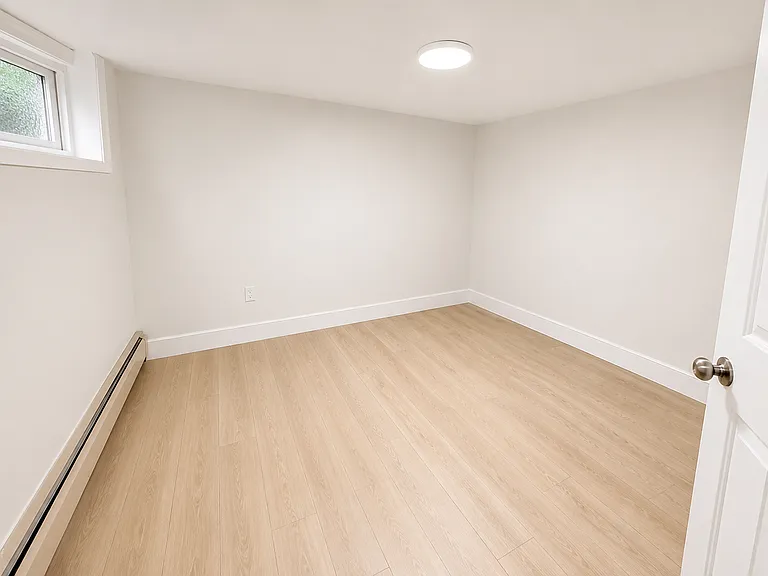 5691 Elizabeth St — Photo 10