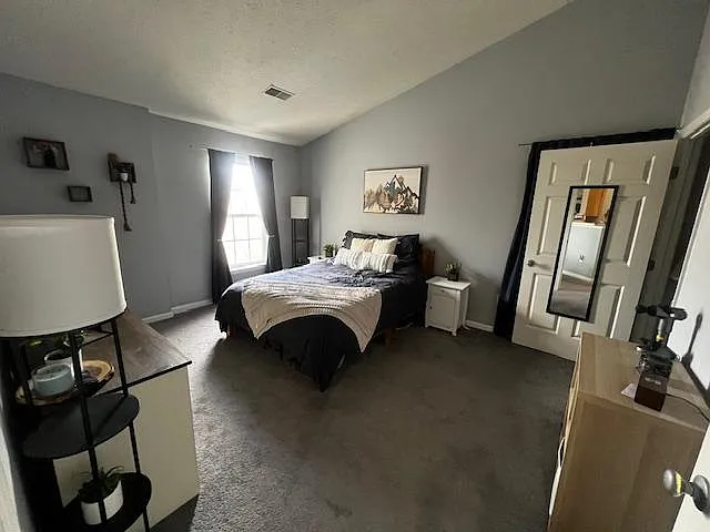 3033 Hunting Ridge Dr — Photo 2