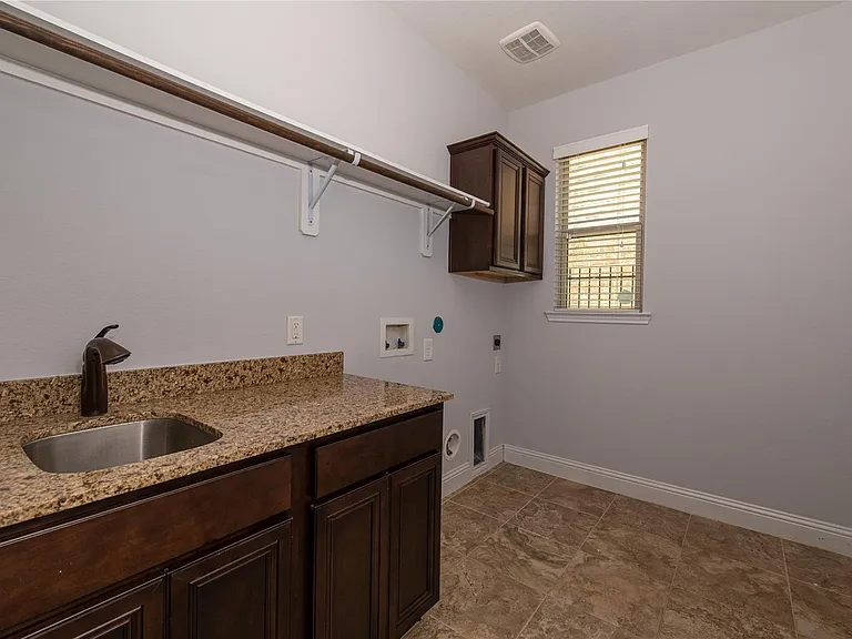 7 Whispering Thicket Pl — Photo 16