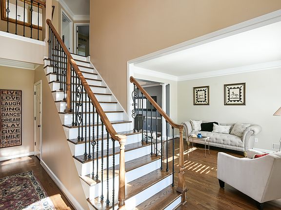 5th image of 3303 Turnbury Way