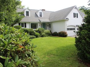 515 Beach Rd, Fairfield, CT 06824