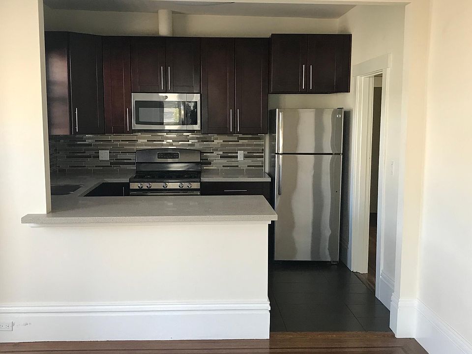 1st image of 1985 Grove St #9