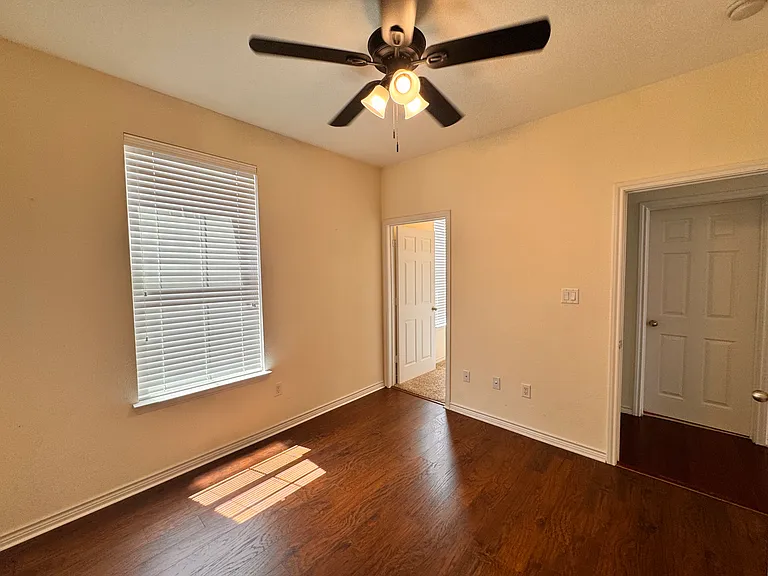 2116 Grove Park Ln — Photo 19