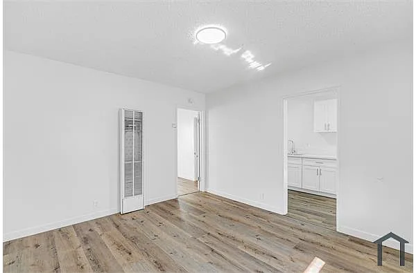 Building Photo - 1425 Cedar Ave #6