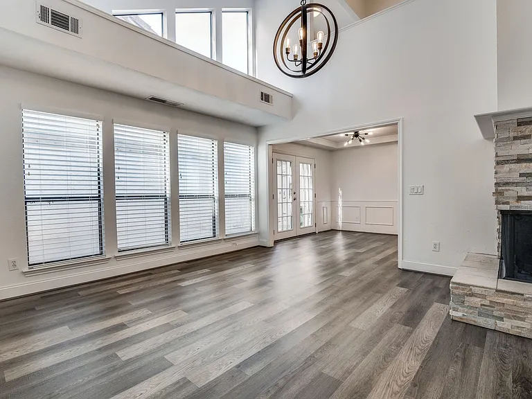 17018 Planters Row — Photo 2