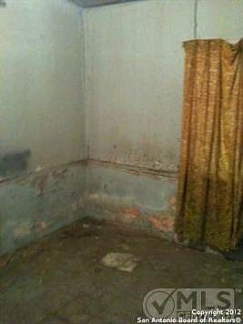 3rd image of 1106 Pecan Valley Dr