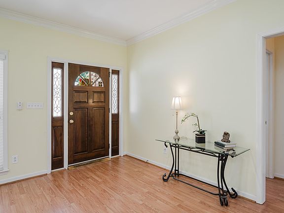 5th image of 344 Hewitt St