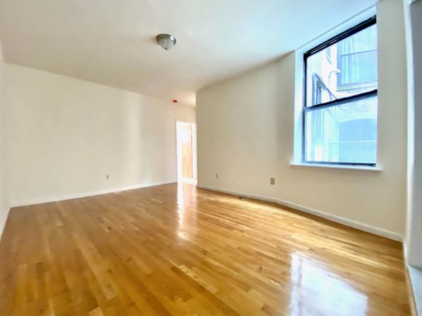 585 Isham St FLOOR 1