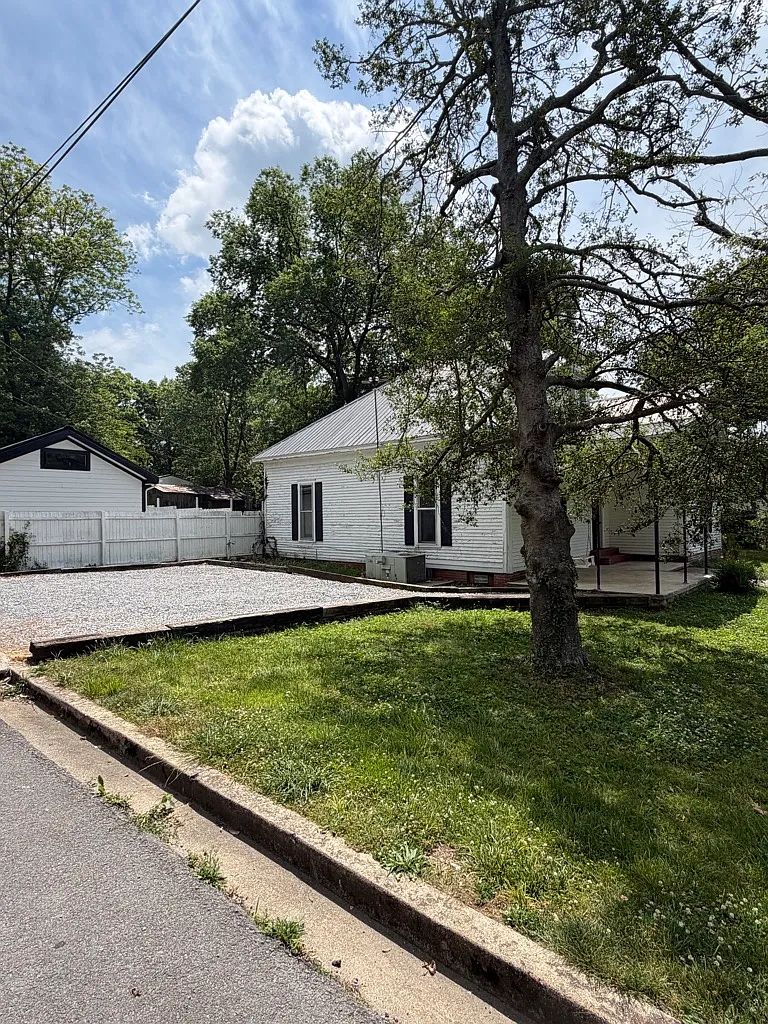 Building Photo - 501 Vine St #A