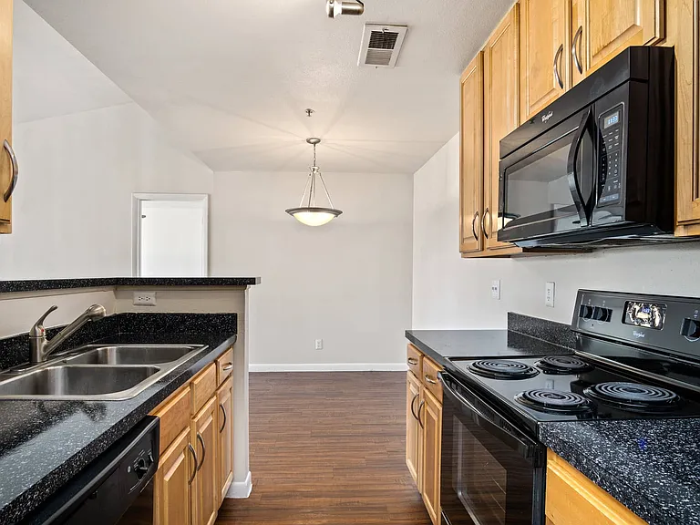 Los Altos at Altamonte Springs — Photo 16