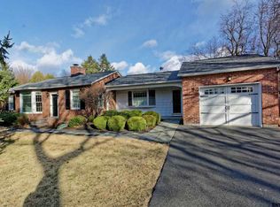 16 Aspinwall Rd, Loudonville, NY 12211